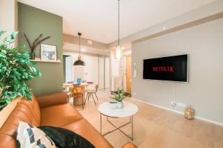 Stylish 2BR with Balcony, Free Parking, 24h Shop - 8