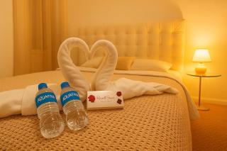 NEW House, Near Beaches, and MIA, Sleeps 8! - 2