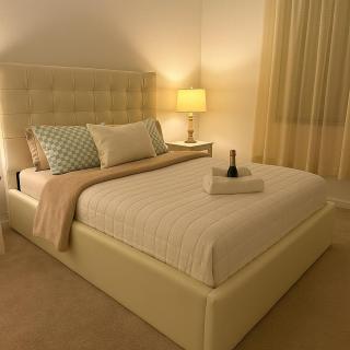 NEW House, Near Beaches, and MIA, Sleeps 8! - 0