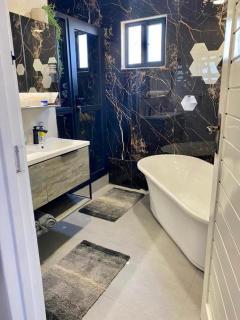 4bedroom Penthouse Near East Park - 4