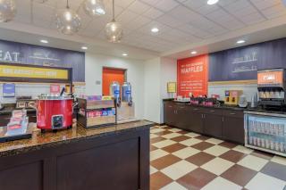 Hampton Inn and Suites Parkersburg Downtown - 5