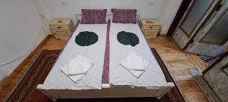 Moder and Old Top - 7