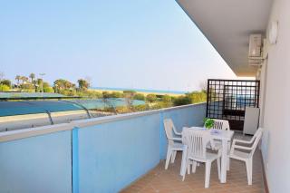 Lovely flat with side sea view and swimming pool - 9