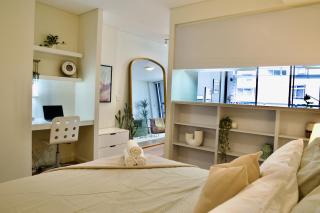 Modern Barangaroo Apartment with Waterfront Balcony Views - 3