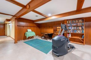 Spacious 4BR Home with BBQ Yard Near Golf Course - 7