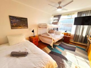 5 bedroom suite sleeps 16 with fully equipped kitchen & two bathrooms - 3