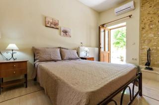 Sklavaki Traditional Villa - Private Pool & Views - 3