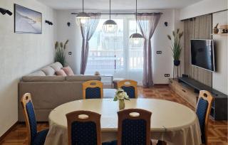 Lovely Apartment In Omis - 0