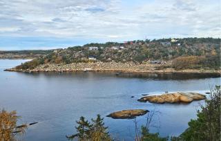 2 Bedroom Beautiful Home In Gressvik - 1