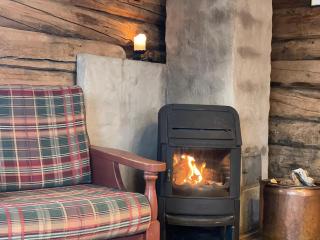 Charming Cabin with Old Timber, Fireplace & Views - 6