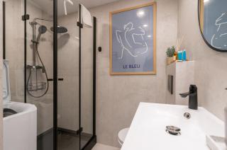 Korfantego 18th Floor Skyline City View by BookingHost - 7