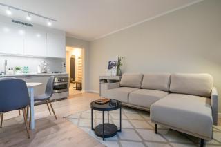 Korfantego 18th Floor Skyline City View by BookingHost - 4