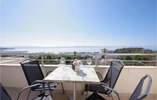 Gorgeous Apartment In Tucepi With House Sea View - 0