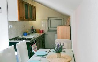 1 Bedroom Cozy Apartment In Tribalj - 9