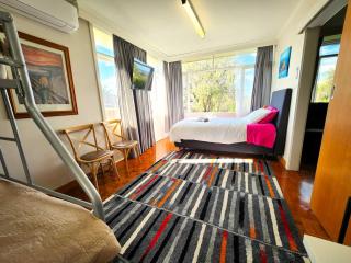 Aloha Bayside 7 bedroom holiday house sleeps 23 Spa Sauna and Garden Views - 1