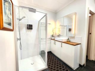 Aloha Bayside 7 Bedrooms Fit 23 Full Kitchen, Southland, Golf Nearby - 3