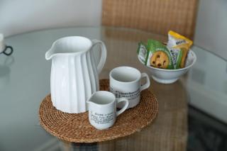 Modern 2 Bedroom Apartment with Roof Deck Near Tube - 2