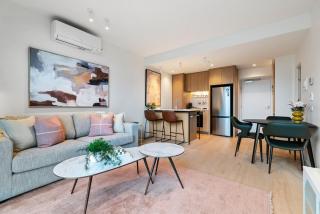 The Queens Bridge Boutique Designer Suite - 0