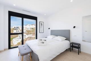 Stunning House with Private Jacuzzi and Sea views - 3