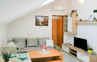 1 Bedroom Cozy Apartment In Tribalj - 0