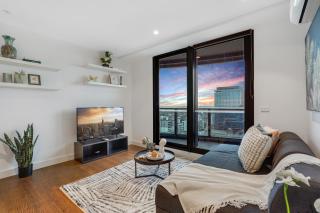 Elegant &Exquisite-High view 2B2B Central Box Hill - 4