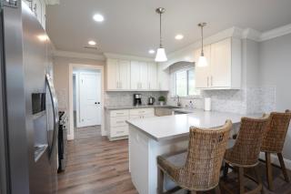 4 bedroom, 3 bathrooms Pool Home - 7