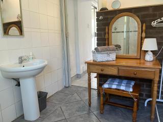 Welcoming One Bedroom Flatlet with Pool - 6