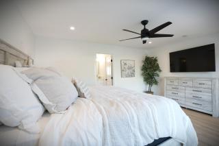 Awesome 5 bedroom 3 bath pool home with in-ground jacuzzi - 1