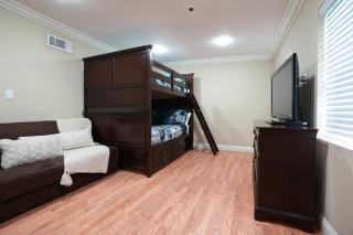 Comfy Pool Home,1/4 mile Walk To Disneyland - 8