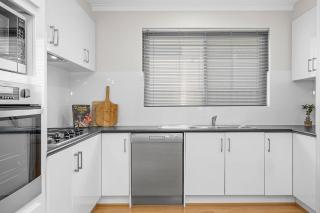 Twin Palms 4BRM Coastal Retreat with Pool & BBQ - 4