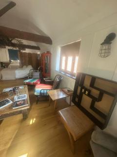 Stunning City Centre Loft near Goodwood - 9