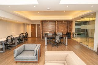 Modern 2 Bedroom Apartment with Gym and Pool - 9