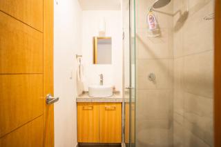 Modern 2 Bedroom Cozy Stay - 3