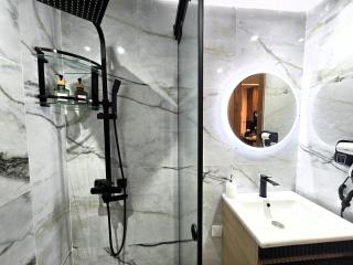 Luxury & Modern Style 1BR, Gueliz-Steps from train - 3