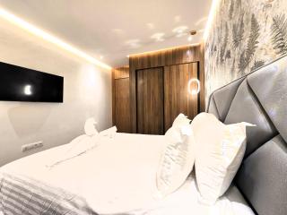 Luxury & Modern Style 1BR, Gueliz-Steps from train - 1