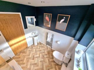 Spacious 4 Bed Holiday Home with Hot Tub & Parking near Matlock Peak District - 5