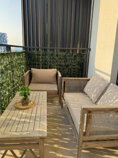 Local-Owned Luxury Suite, Canal-View & Fireplace - 0