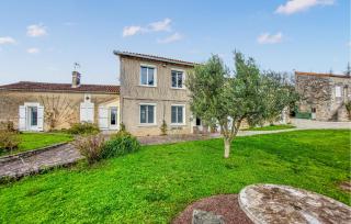 Cozy Home In Touvre With Wifi - 0