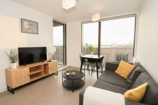 Modern 1 Bed Apartment with Views in Manchester - 6