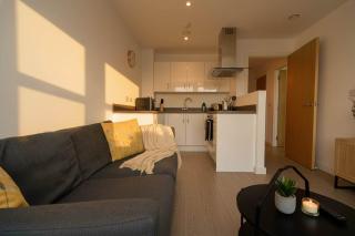 Modern 1 Bed Apartment with Views in Manchester - 4