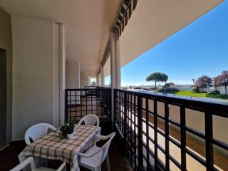 Modern residence flat with balcony-Beahost - 0