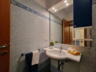 Modern residence flat with balcony-Beahost - 1