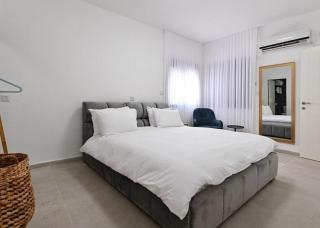 אחוזת סנטוריני - וילה מהממת עם בריכה מחוממת מקורה וג'קוזי בעין יעקב - 6