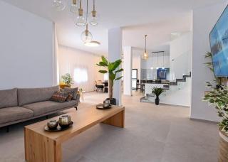 אחוזת סנטוריני - וילה מהממת עם בריכה מחוממת מקורה וג'קוזי בעין יעקב - 7