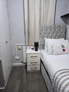 Heathrow roomzzzz BnB - 7