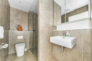 Cozy Redfern City Pad: 1 Bed 1 Bath Near CBD - 0