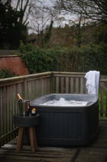 Kestrel Lodge 3 with Hot Tub - 9