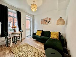 Compact, Quirky & Cosy Home in Central Exeter - 0