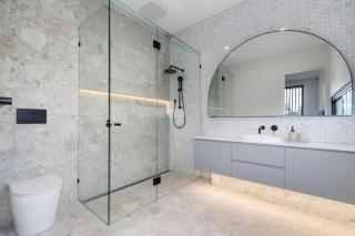 Elegant Sorrento Retreat with Pool and half Basket Ball Court - 3