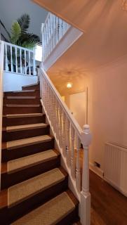 Entire house with garden 5 mins from the tube - 3